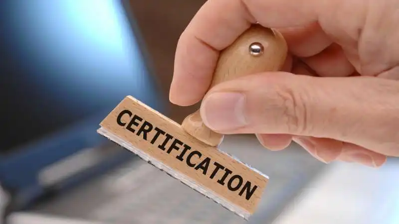 falsi certificati PROFESSIONALI. 