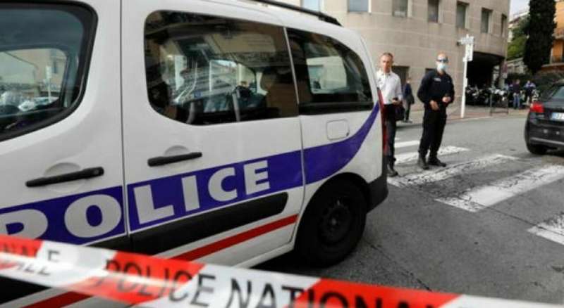 francia bambina morta trovata nella spazzatura