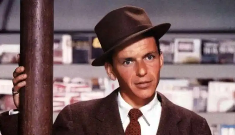 frank sinatra con il cappello borsalino