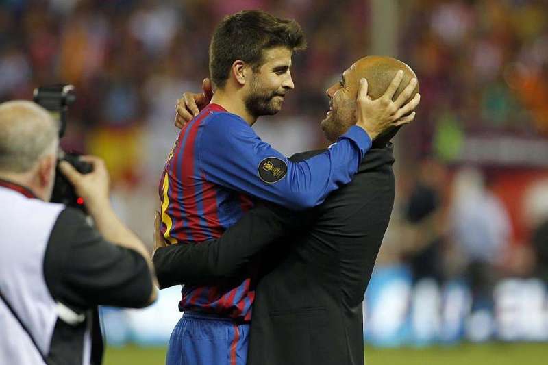 GERARD PIQUE PEP GUARDIOLA