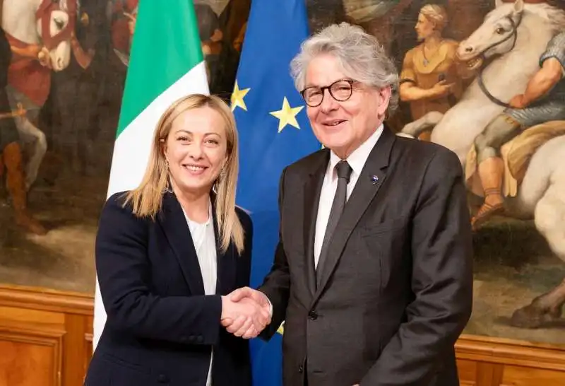 Giorgia meloni e Thierry Breton a palazzo chigi