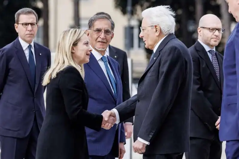 giorgia meloni ignazio la russa e sergio mattarella all altare della patria   25 aprile 2023