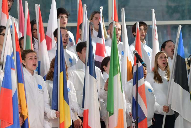 i ragazzi cantano va pensiero foto di bacco