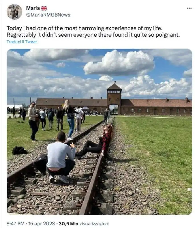 il post che denuncia i selfie al campo di concentramento di Birkenau