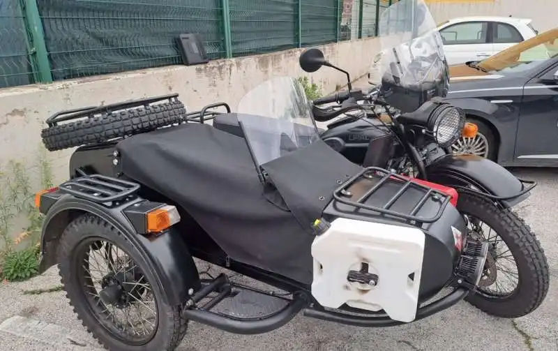 il sidecar rubato a bari agli sposini americani 2