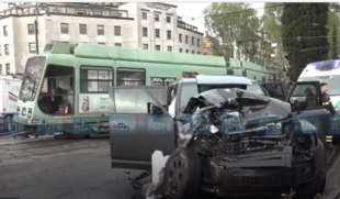 immobile incidente con un tram