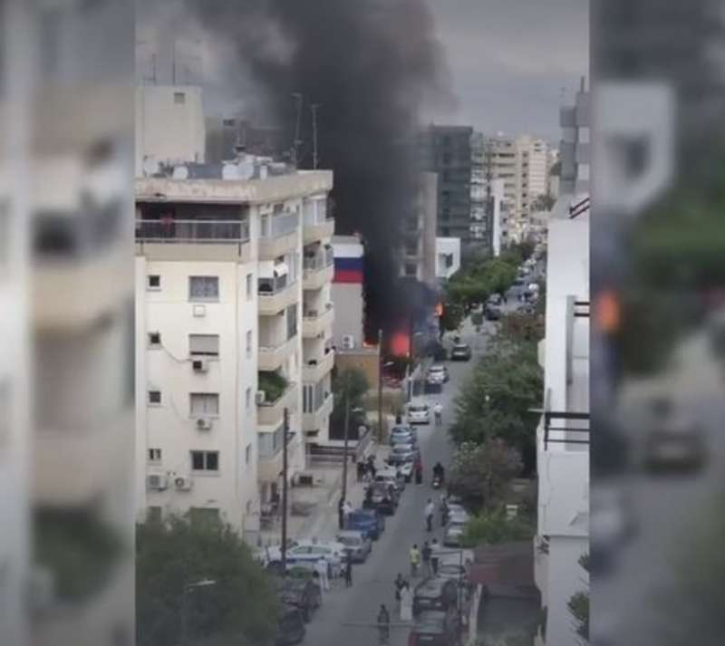 incendio al centro di scienza e cultura russo a nicosia, cipro 5