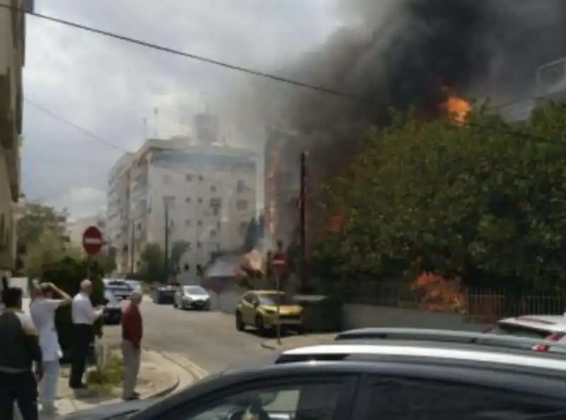 incendio al centro di scienza e cultura russo a nicosia, cipro   6