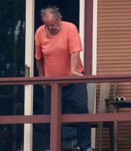 jack nicholson sul balcone della sua villa di los angeles 2