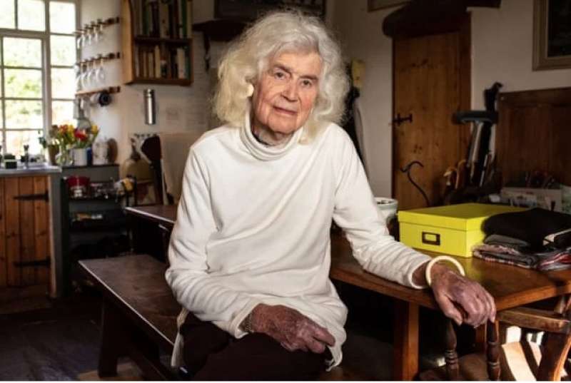 jan morris 8