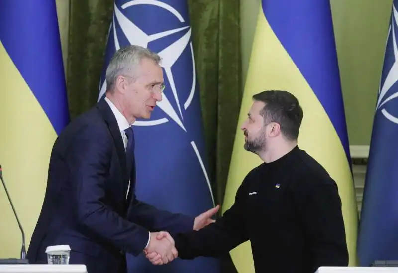 jens stoltenberg volodymyr zelensky    