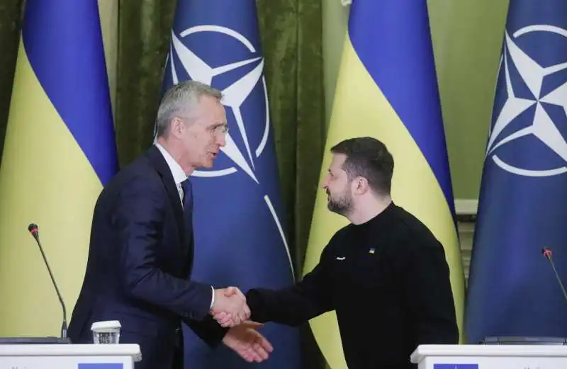 jens stoltenberg volodymyr zelensky       