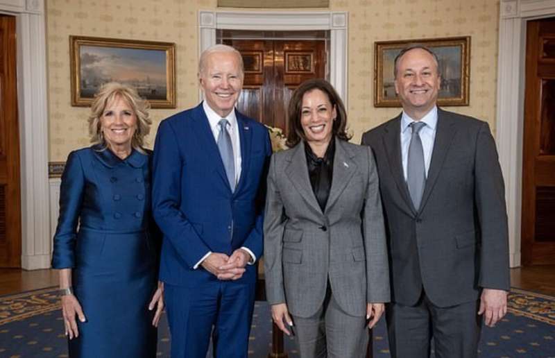 jill e joe biden con kamala harris e douglash emhoff