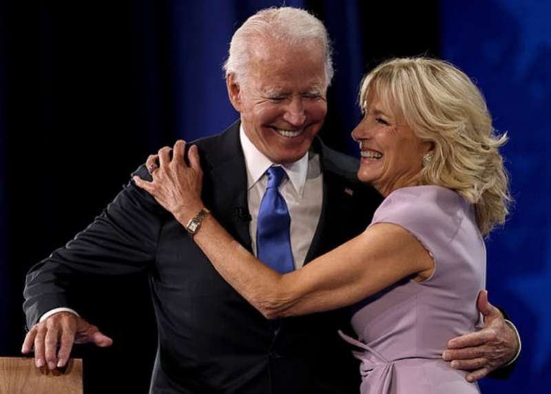 joe biden con la moglie jill