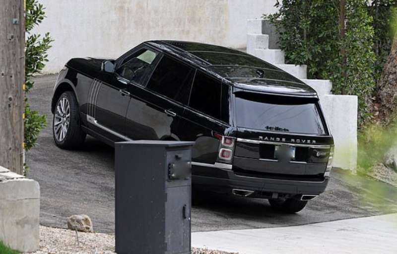 la range rover di kylie jenner a casa di timothee chalamet 6