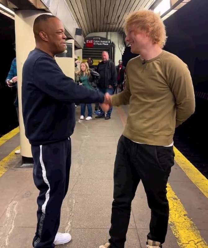 la sorpresa di ed sheeran a mike yung nella metropolitana di new york 3