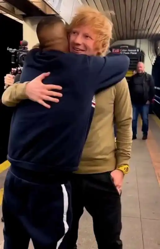 la sorpresa di ed sheeran a mike yung nella metropolitana di new york   5