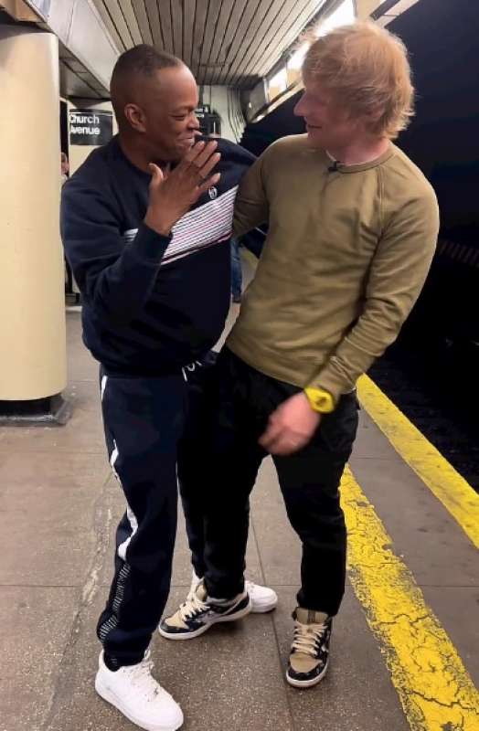 la sorpresa di ed sheeran a mike yung nella metropolitana di new york 6