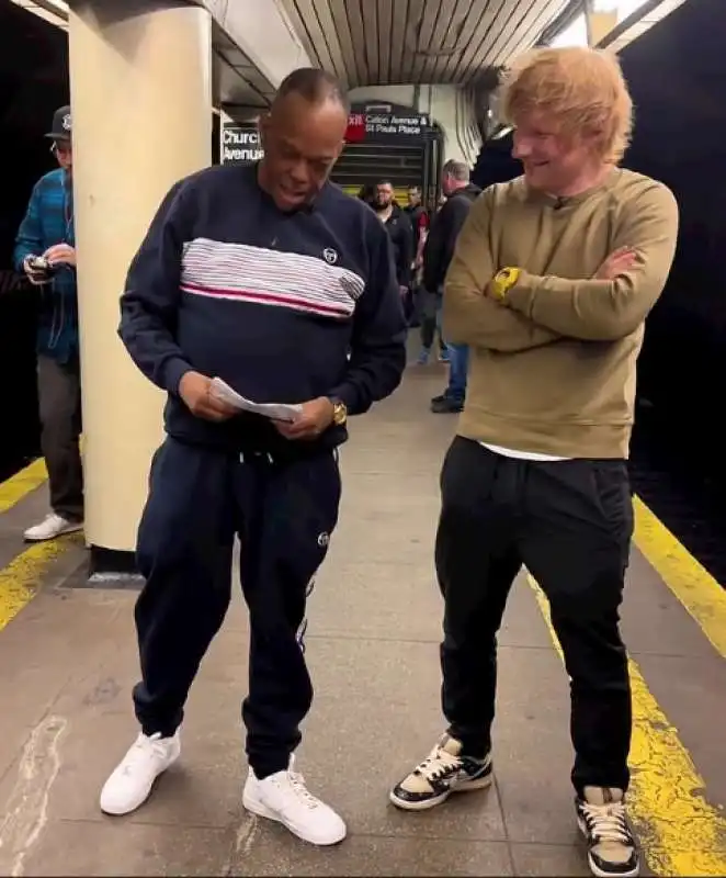 la sorpresa di ed sheeran a mike yung nella metropolitana di new york   7