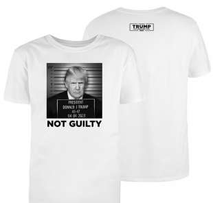 LA T SHIRT CON LA FINTA FOTO SEGNALETICA DI DONALD TRUMP