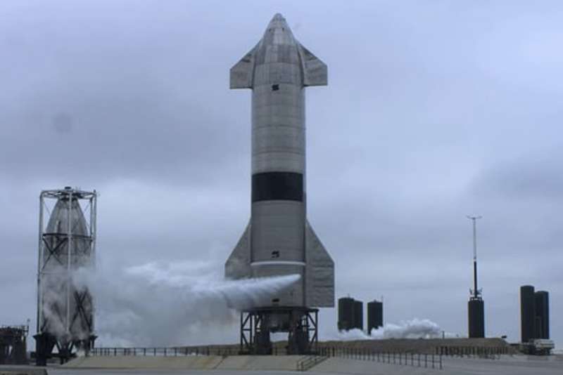 lancio di prova di starship con super heavy spacex.