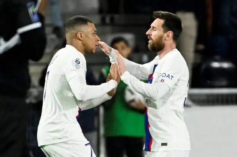 leo messi e kylian mbappe 1