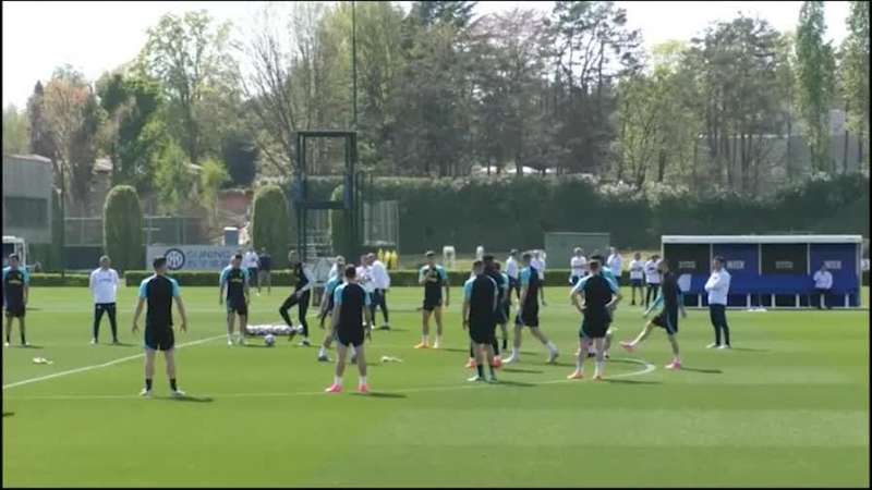 lite in allenamento tra brozovic e onana