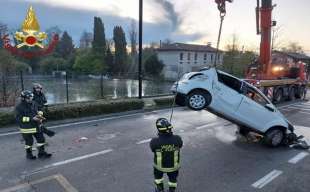 MACCHINA NEL LAGO DI PORDENONE 4