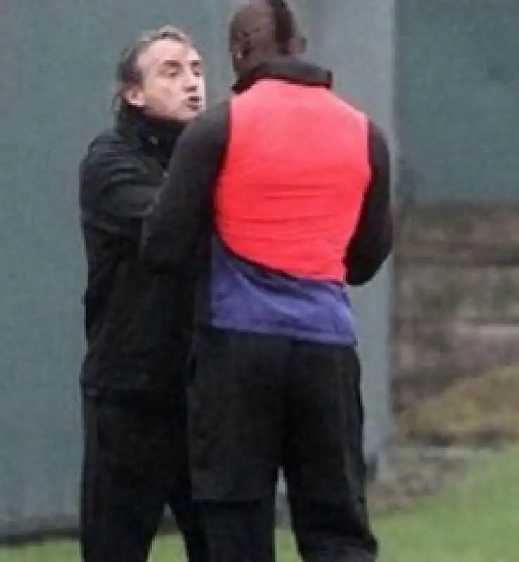 mario balotelli roberto mancini 2