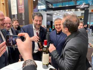 matteo salvini jean alesi e jarno trulli al vinitaly 2023