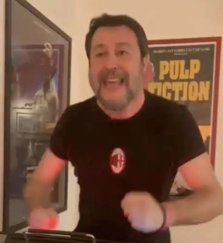 matteo salvini sul tapis roulant festeggia il milan in semifinale di champions league   4