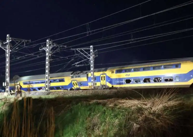 olanda   incidente ferroviario a voorschoten   6