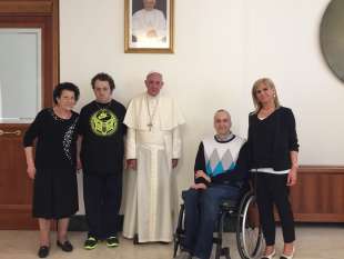 PAPA FRANCESCO CON LA FAMIGLIA FERRI