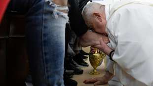 papa francesco e la lavanda dei piedi nel carcere minorile