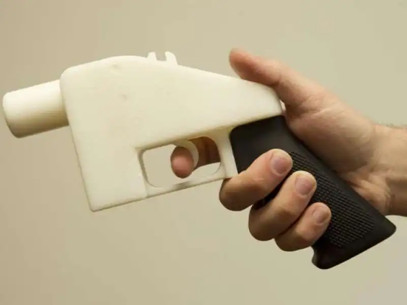 PISTOLA PRODOTTA CON STAMPANTE 3D 2