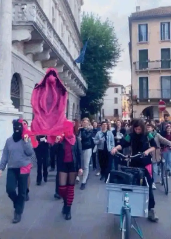 processione della sacra vulva a padova 1