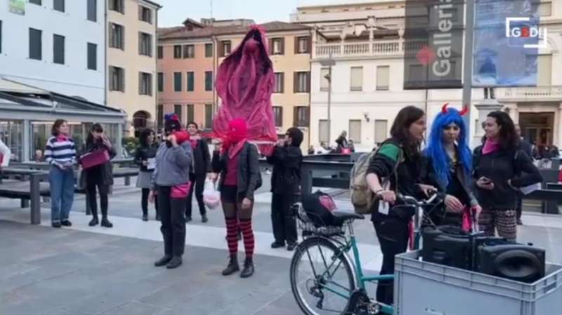 processione della sacra vulva a padova 4