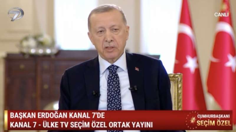 RECEP TAYIIP ERDOGAN HA UN MALORE IN DIRETTA