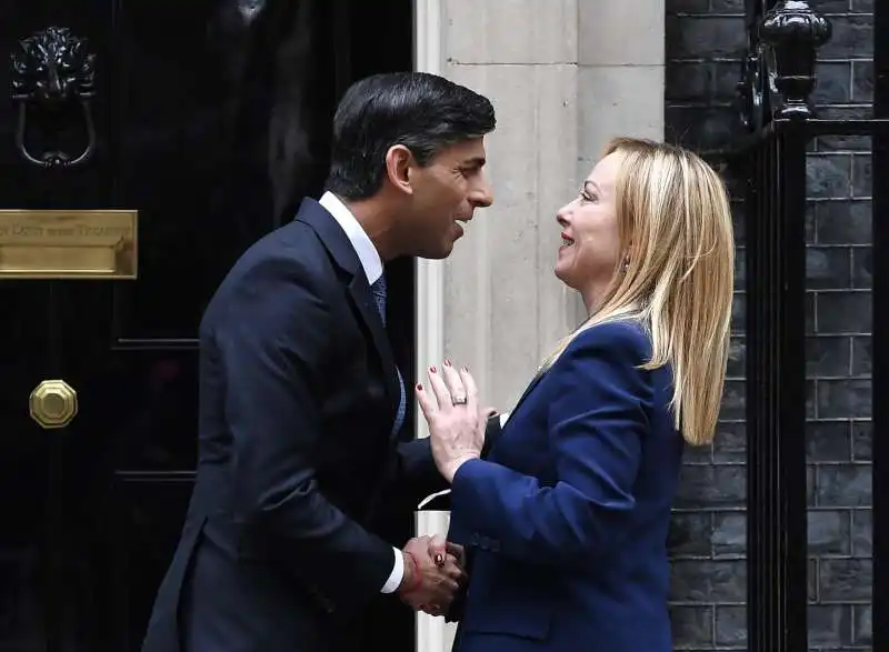 rishi sunak e giorgia meloni a downing street.     