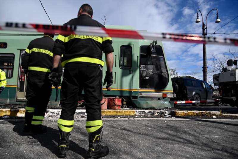 roma il suv di ciro immobile si schianta contro un tram 15