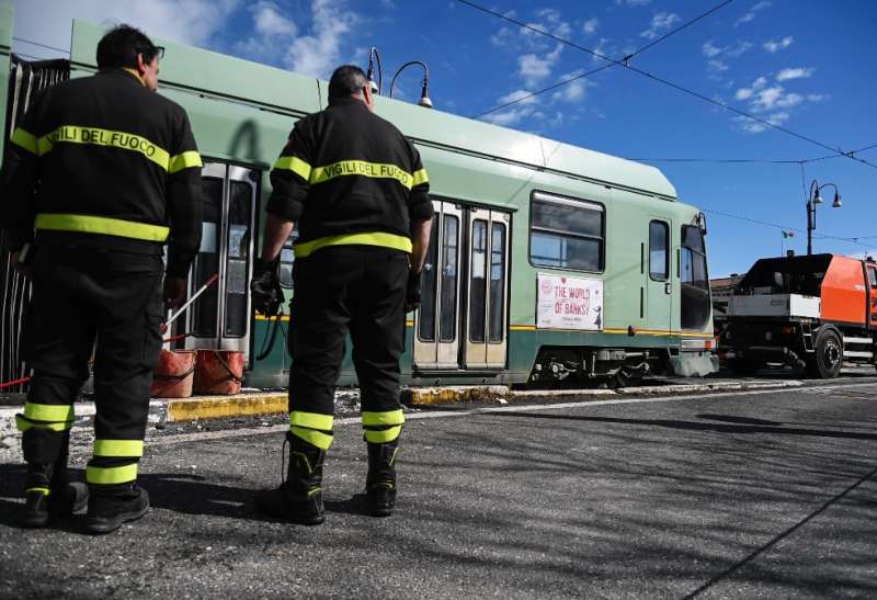 roma il suv di ciro immobile si schianta contro un tram 7