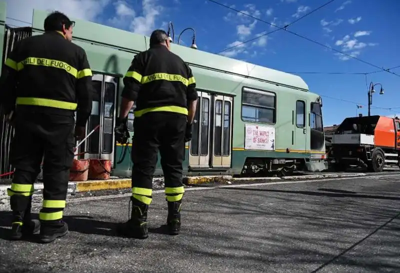 roma   il suv di ciro immobile si schianta contro un tram   7