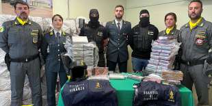 SEQUESTRATE 2 TONNELLATE DI COCAINA AL LARGO DI CATANIA