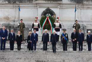 sergio mattarella all altare della patria 25 aprile 2023 1