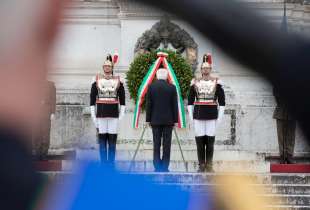 sergio mattarella all altare della patria 25 aprile 2023