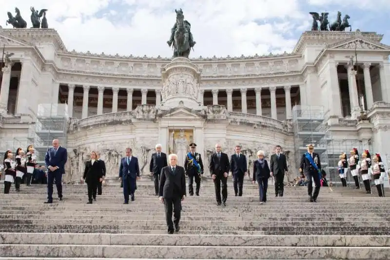 sergio mattarella  all altare della patria   25 aprile 2023  2