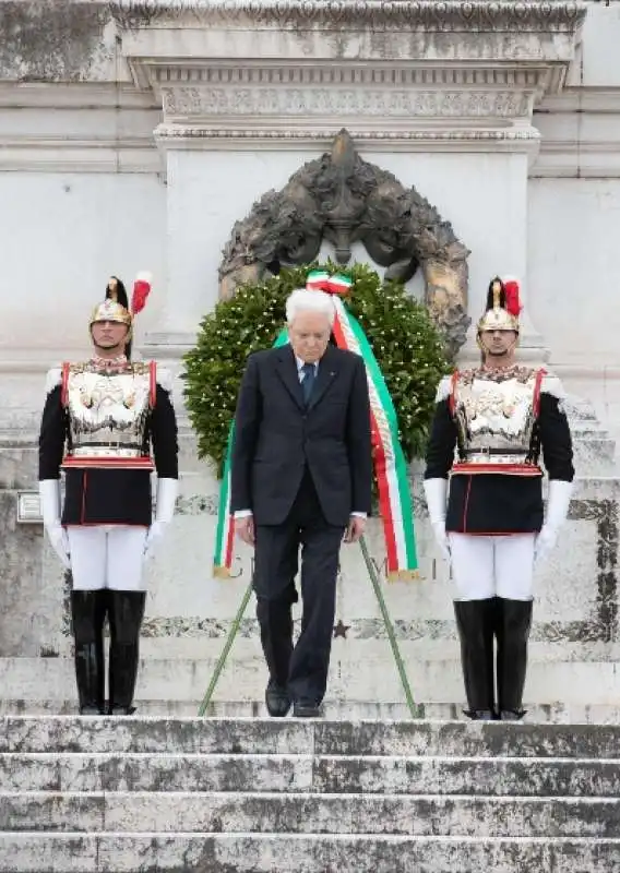 sergio mattarella  all altare della patria   25 aprile 2023  4