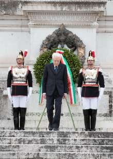 sergio mattarella all altare della patria 25 aprile 2023 4