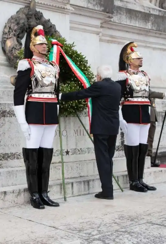 sergio mattarella  all altare della patria   25 aprile 2023  5