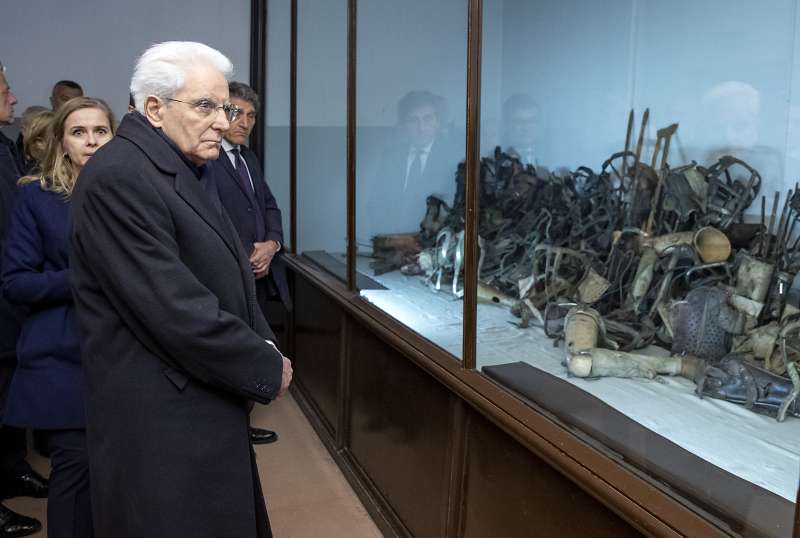 sergio mattarella visita il museo di auschwitz 2